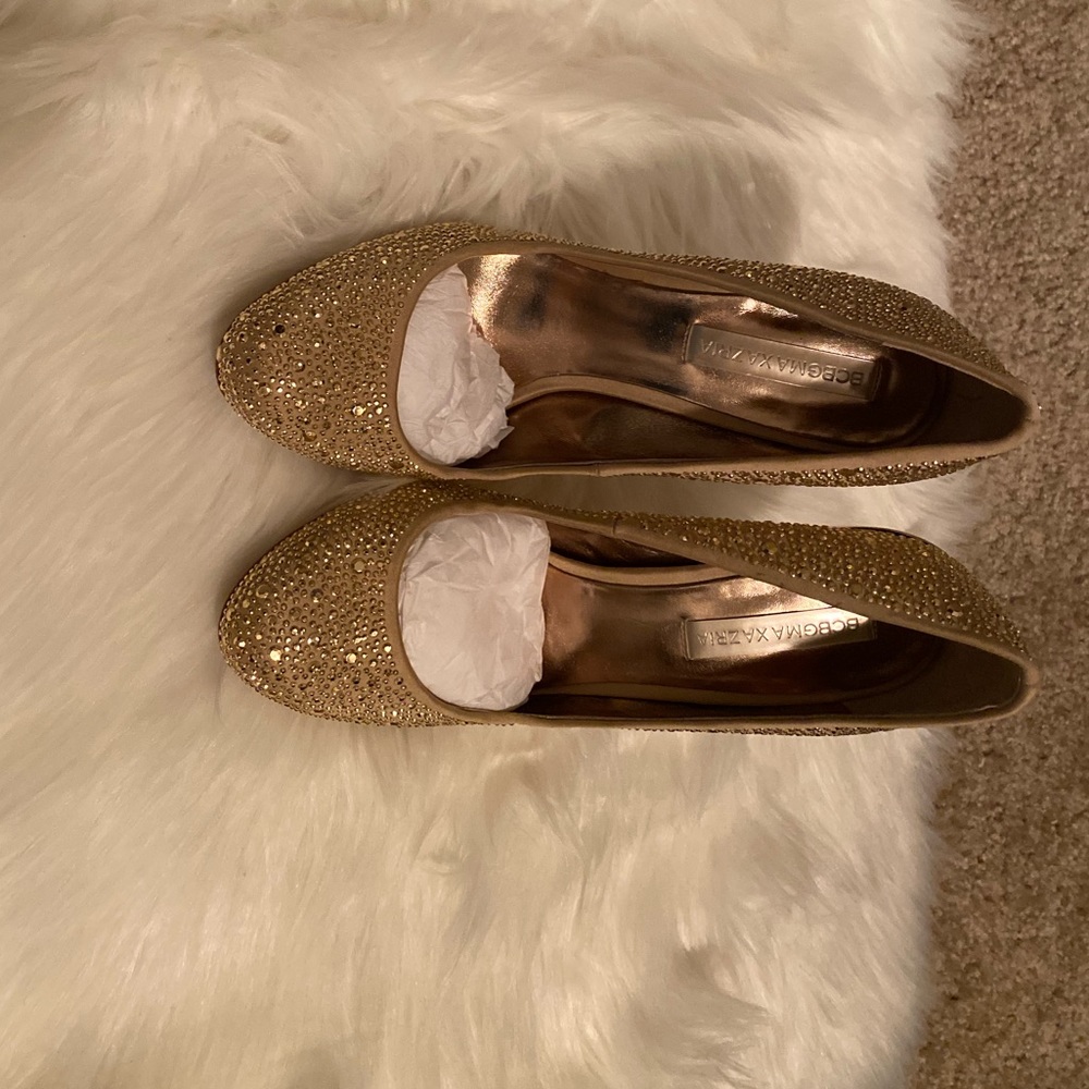 Max Azria Golden pumps. MA-Prish